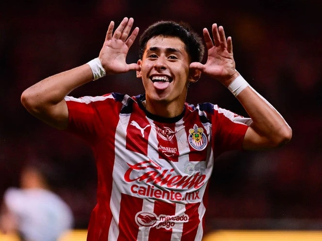 Chivas vence a Necaxa en regreso de Fernando Gago al Akron