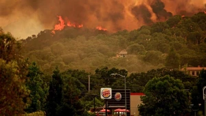 Incêndio na Califórnia destrói mais de 83 mil acres em cinco dias