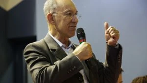 Rui Falcão anúncia candidatura à presidência do PT