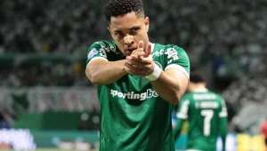 Vitor Roque brilha, Palmeiras vence o Santos e se isola na liderança do Brasileirão