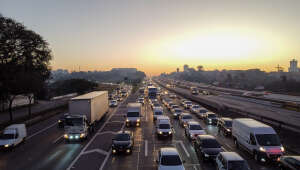 Quase quatro milhões de carros devem deixar SP para Ano Novo