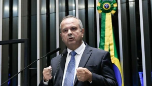 Campanha de Flávio se encontra com Fachin e critica suposta interferência do STF