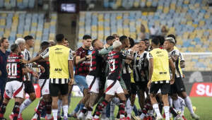 Jogadores do Botafogo e Flamengo são afastados por incidentes no clássico carioca