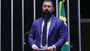 Após ataques a frei Gilson, deputado propõe criminalização de ataques a religiosos nas redes sociais