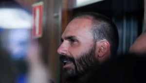 Auxiliares do governo de Santa Catarina negam a possível nomeação de Eduardo Bolsonaro como secretário