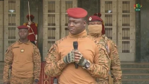 Presidente interino de Burkina Faso ganha força na África apos discurso contra o imperialismo