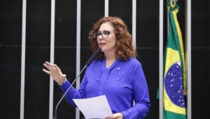Processo de cassação de Carla Zambelli deve ser votado no Congresso Nacional já em agosto