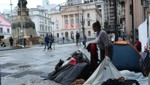 Brasil tem mais de 330 mil pessoas em situação de rua, aponta levantamento da UFMG