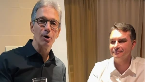 Em BH, Flávio e Zema brindam com leite e dividem palanque na em feira do setor
