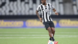 Bastos volta a sentir dores no joelho e é cortado do Mundial; campeão da NFL recebe o Botafogo