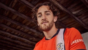 Jogo do Campeonato Inglês é cancelado após jogador ter parada cardíaca