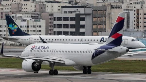 Passageira morre após cair de escada de avião no aeroporto de Congonhas, em SP