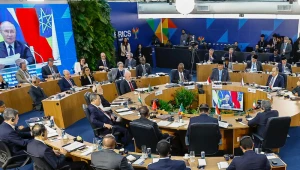 Líderes do Brics retomam o segundo dia da cúpula em meio às ameaças comerciais de Trump e à instabilidade geopolítica