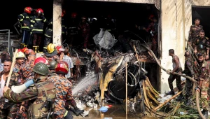 Sobe para 31 o número de mortos em queda de avião militar em Bangladesh