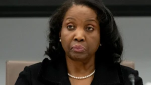 Fed contesta decisão de Trump e diz que Lisa Cook e diretores só podem ser afastados ‘por justa causa’