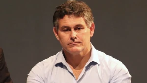 Vice do Corinthians admite falta de verba para reforços: ‘Tem planejamento, mas e o dinheiro?’