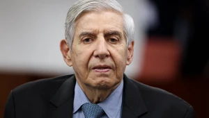 Bocejos, cabeça baixa e mãos entrelaçadas; as expressões de Augusto Heleno no STF
