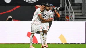 Bayern vence Eintracht Frankfurt por 3 a 0 e mantém campanha perfeita na Bundesliga