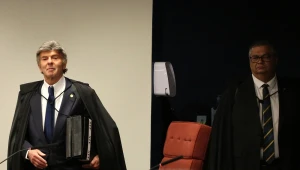 ‘Incompetência absoluta para o julgamento impõe a nulidade de todos os atos decisórios’, diz Fux durante voto