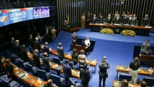 Salários de políticos e juízes chegam a ser 66 vezes maiores que a média do brasileiro