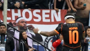 Memphis encerra jejum, marca de pênalti e Corinthians vence Grêmio por 2 a 0