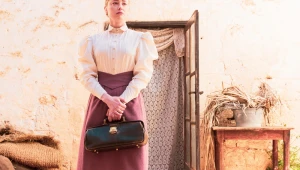 Amber Heard revela o nascimento de gêmeos e fala sobre criar os filhos sozinha