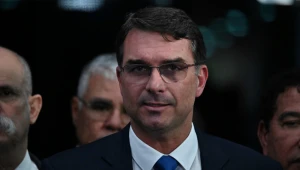 Flávio Bolsonaro compara julgamento do pai a ‘ataque às Torres Gêmeas do Congresso’