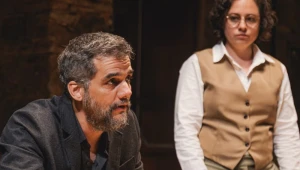 Wagner Moura volta ao teatro após 16 anos como personagem principal em peça interativa