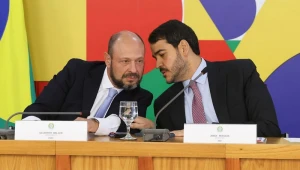 Ministro da AGU diz que pagamento aos aposentados ocorrerá em parcela única; presidente do INSS diz que não haverá uma lista de prioridades