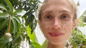 Jovem morre em resort na Indonésia após restrição alimentar severa e pesando apenas 22 kg