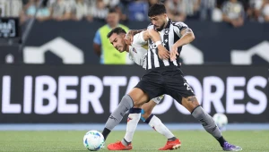 Barboza e Vitinho brilham em noite pouco inspirada do Botafogo