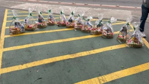 Torcida do Palmeiras ironiza em protesto e cobra Abel e time: ‘Cabeça quente, faca nos dentes’