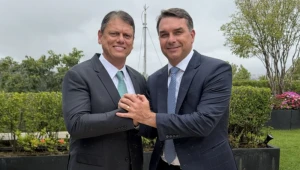 Marcha para Jesus reúne palanque de Flávio e Tarcísio em SP