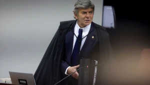 Fux afirma em seu voto que crítica política não pode ser confundida com ataque à democracia