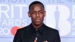 Ator Micheal Ward, da série ‘Top Boy’, é acusado de estupro e agressão sexual