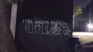 Corinthians tem muros pichados contra Augusto Melo: ‘Muito podcast e pouco futebol’