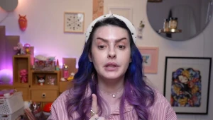 Influenciadora diz ter recebido notificação judicial por marca de Virginia Fonseca após vídeo com críticas a cosméticos