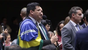 Gilvan da Federal pede desculpas por desejar morte de Lula em sessão da Câmara