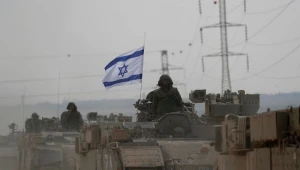 Tanques israelenses bombardeiam área ao sul de Gaza apesar de cessar-fogo com o Hamas