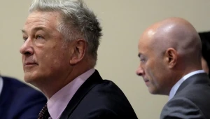 Alec Baldwin violou ‘regras fundamentais’ de segurança no set de ‘Rust’, diz promotoria