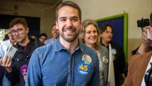 Saída de Eduardo Leite abala o PSDB em meio à luta do partido para manter relevância no cenário político
