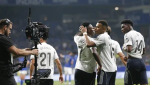 Real Madrid vence Oviedo por 3 a 0 com brilho de Mbappé e Vinicius Júnior