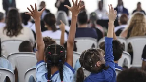 Mais brincadeira, menos tela: Confira dicas para uma infância saudável