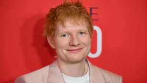 Cantor britânico Ed Sheeran lança seu oitavo álbum