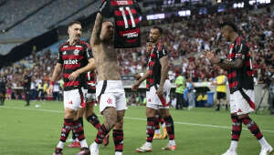 Flamengo vence Vasco por 2 a 0 e chega aos 20 pontos na liderança do Carioca