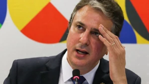 Comissão da Câmara convoca Camilo Santana por vagas de Medicina para o MST