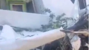 Avião cai em área residencial e piloto morre no Rio de Janeiro