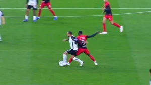 ‘A gente não trabalha com sentimento’: veja a conversa no VAR em Corinthians x Athletico-PR