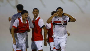 Ryan Francisco faz dois gols de cavadinha, São Paulo vence o Criciúma de virada e vai à final da Copinha