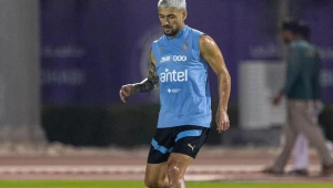 Arrascaeta vira dúvida para a Copa do Mundo após sentir dores na panturilha